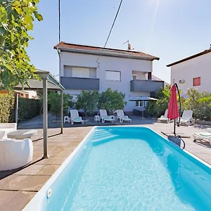 Crowonder Lucky Holiday House With Pool And Patio 30 Meters From The Beach Zadar